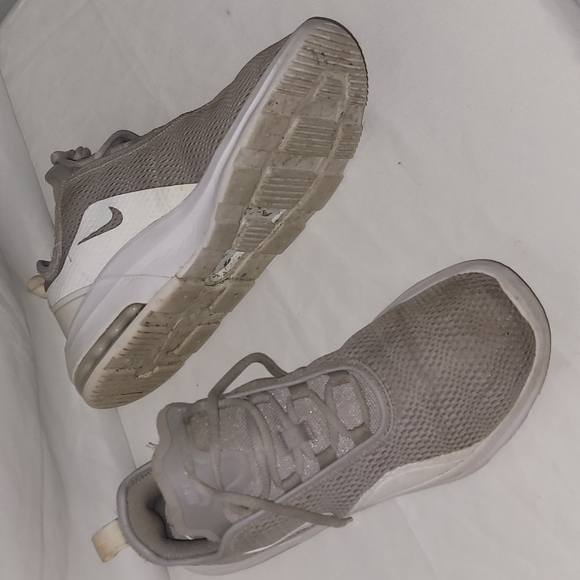 Women's Nike - Picture 3 of 5